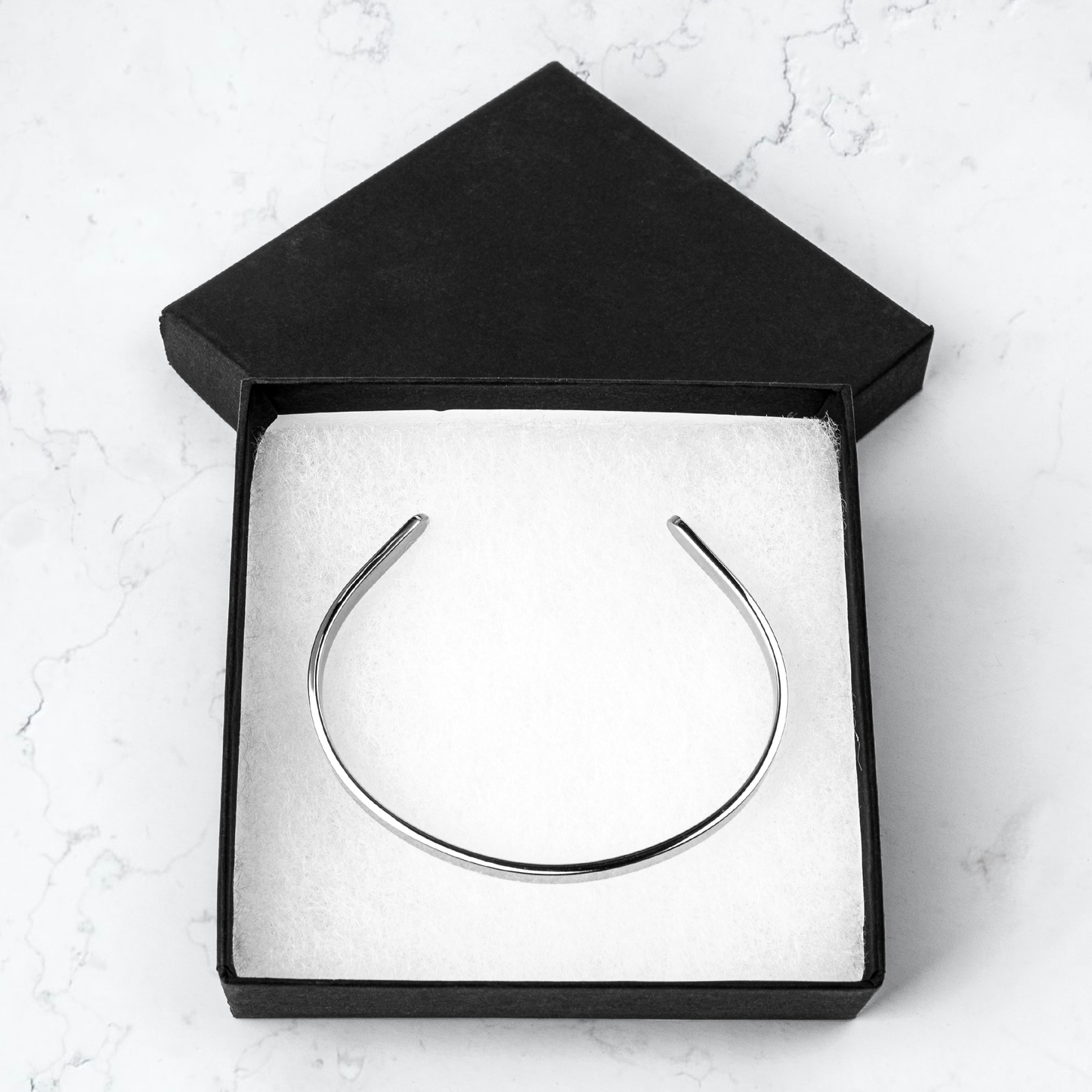 E_Lucevan_Le_Stelle_Cuff_Bracelet_Bracelet_Packaging_Mockup.png