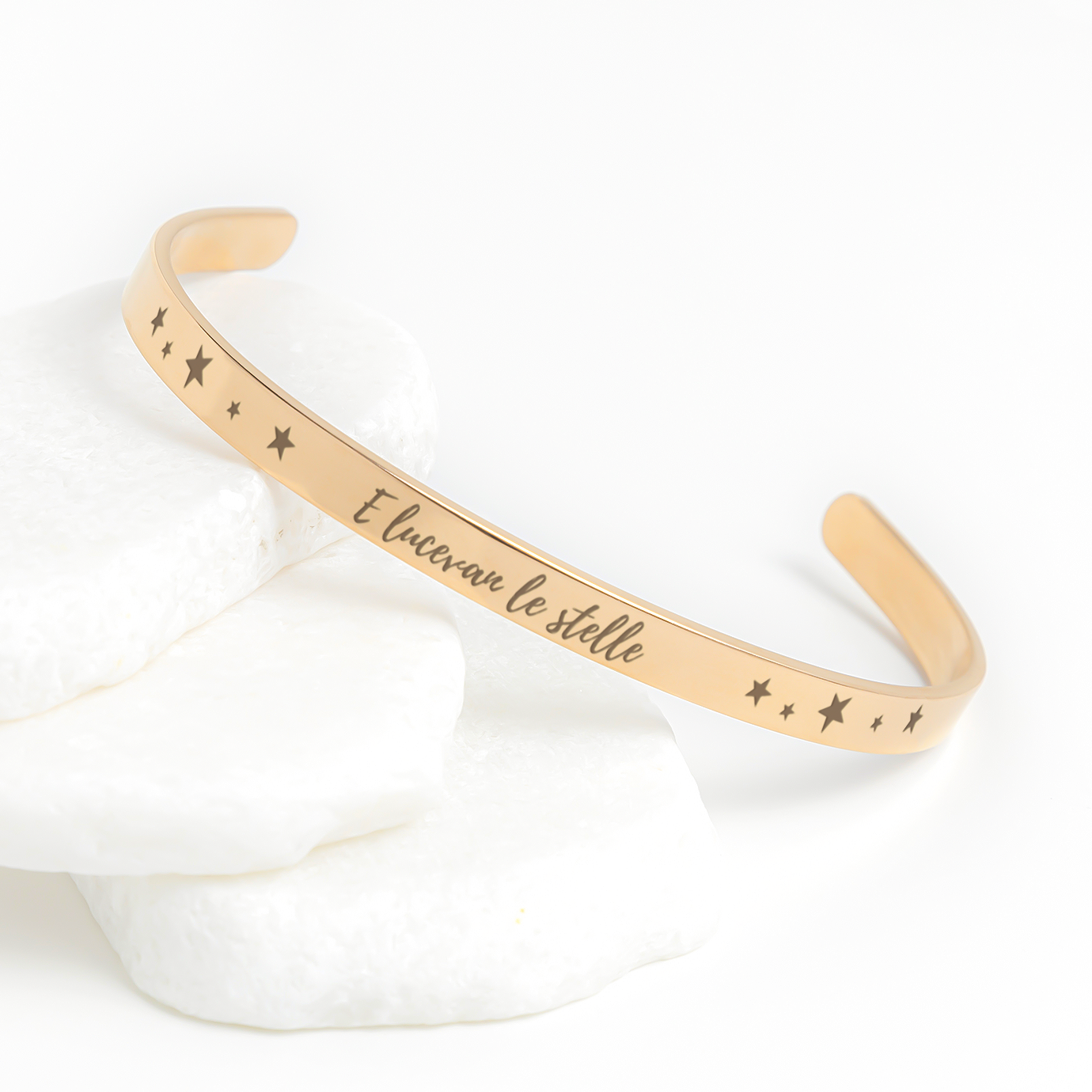 E_Lucevan_Le_Stelle_Cuff_Bracelet_Rose_Gold_Lifestyle_02_Mockup.png