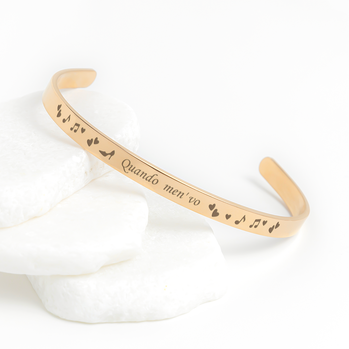 La_Boheme_Musettas_Waltz_Bracelet_Rose_Gold_Lifestyle_02_Mockup.png