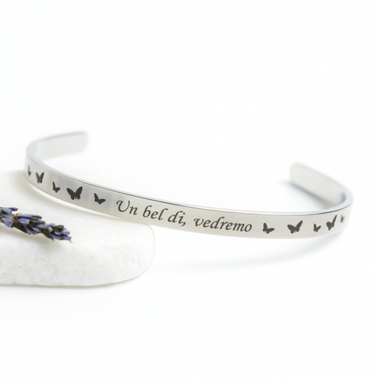 Madama_Butterfly_Un_Bel_Di_Bracelet_Silver_Lifestyle_03_Mockup.png