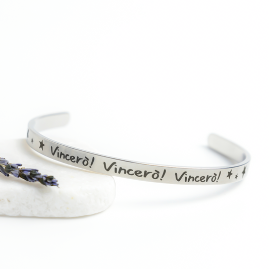 Nessun_Dorma_Vincero_Cuff_Bracelet_Silver_Lifestyle_03_Mockup.png