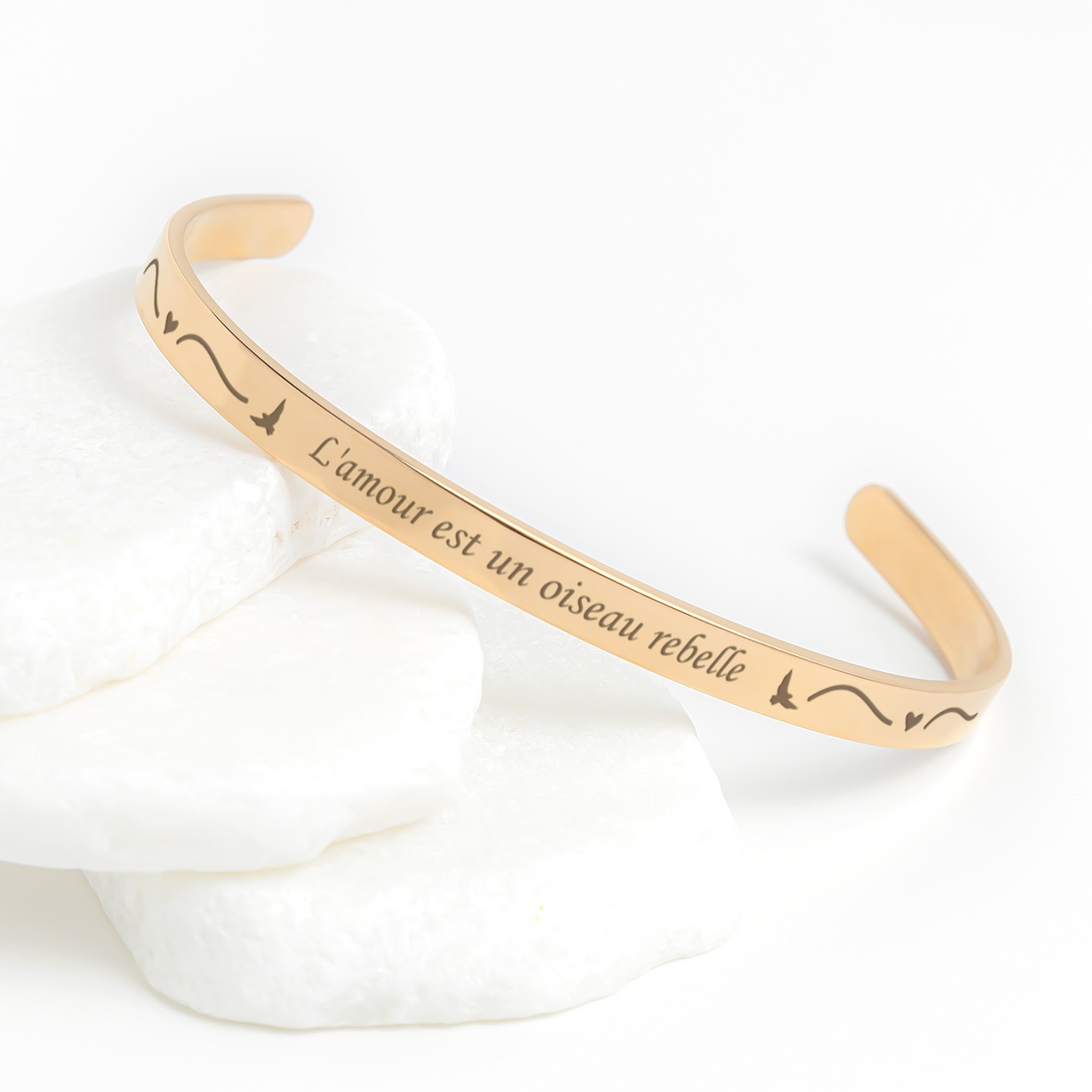 Carmen_Habanera_Cuff_Bracelet_Rose_Gold_Lifestyle_02_Mockup.png