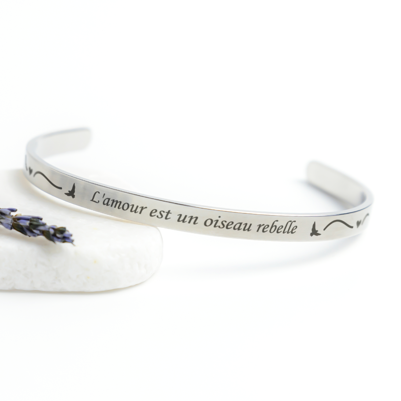 Carmen_Habanera_Cuff_Bracelet_Silver_Lifestyle_03_Mockup.png