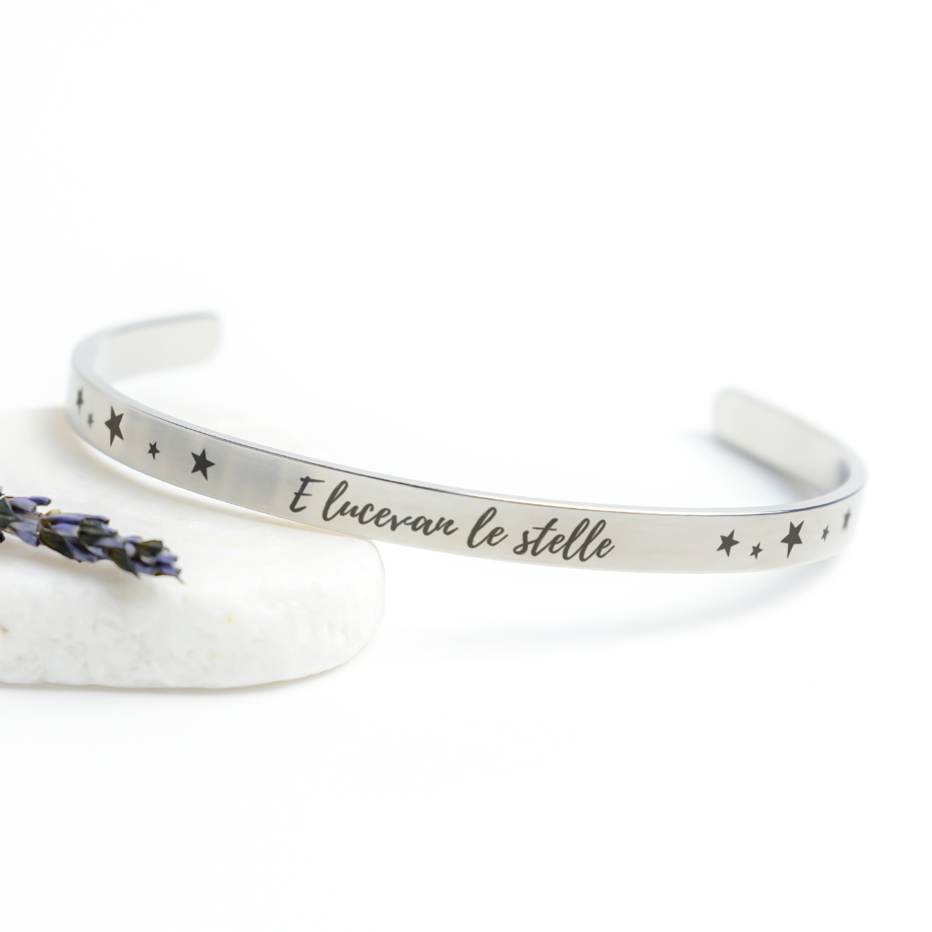 E_Lucevan_Le_Stelle_Cuff_Bracelet_Silver_Lifestyle_03_Mockup.png