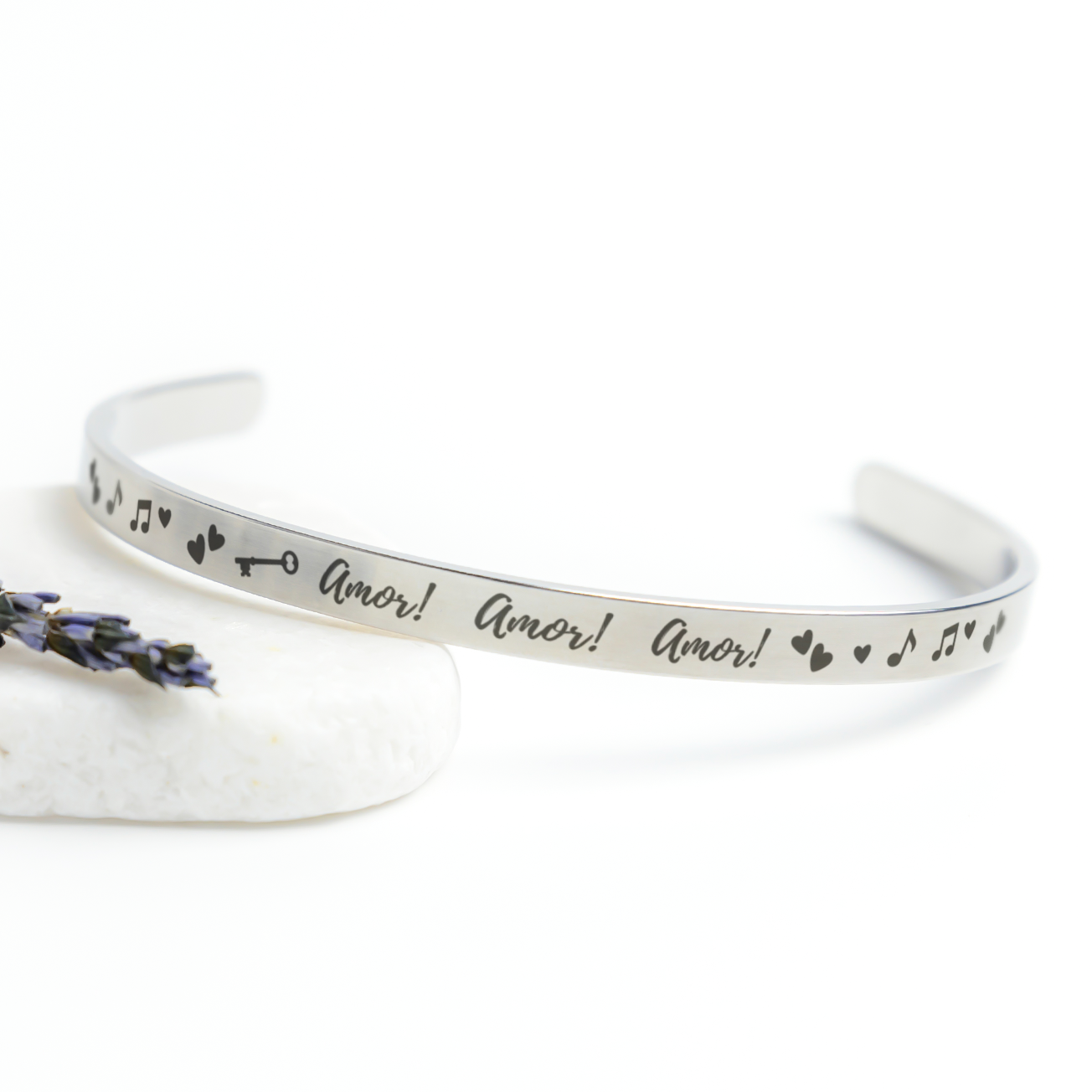 La_Bohme_Amor_Bracelet_Silver_Lifestyle_03_Mockup.png