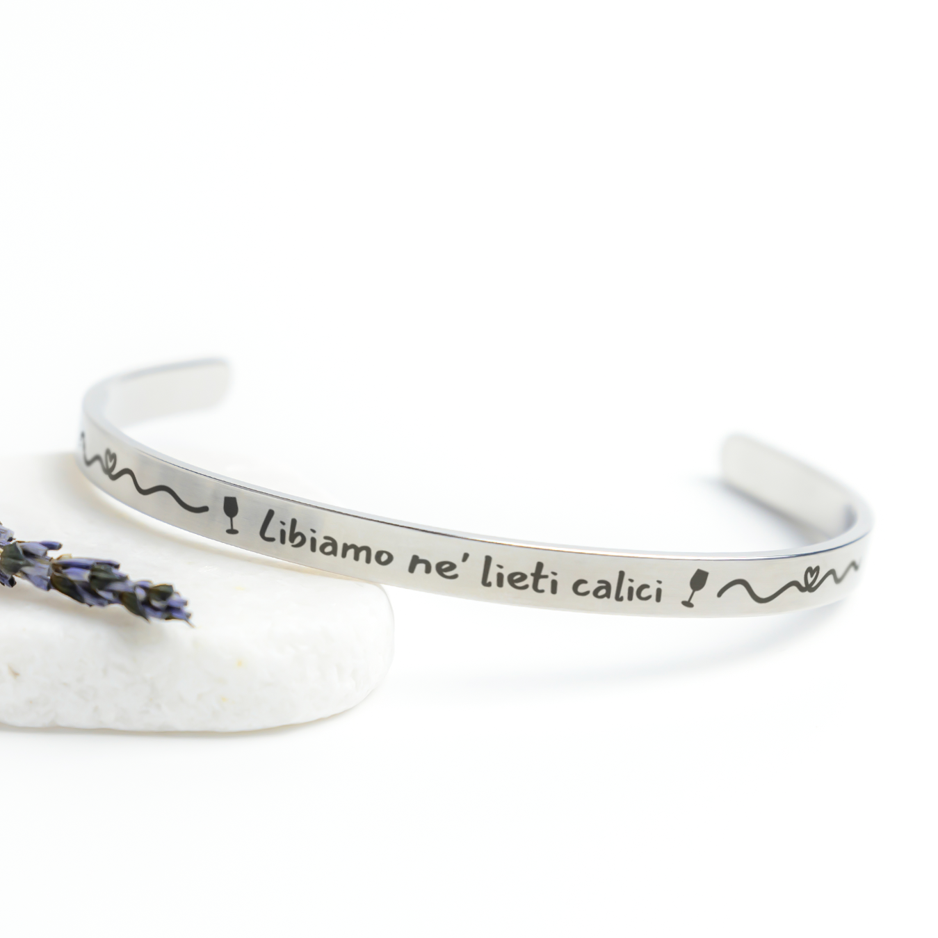 La_Traviata_Libiamo_Cuff_Bracelet_Silver_Lifestyle_03_Mockup.png