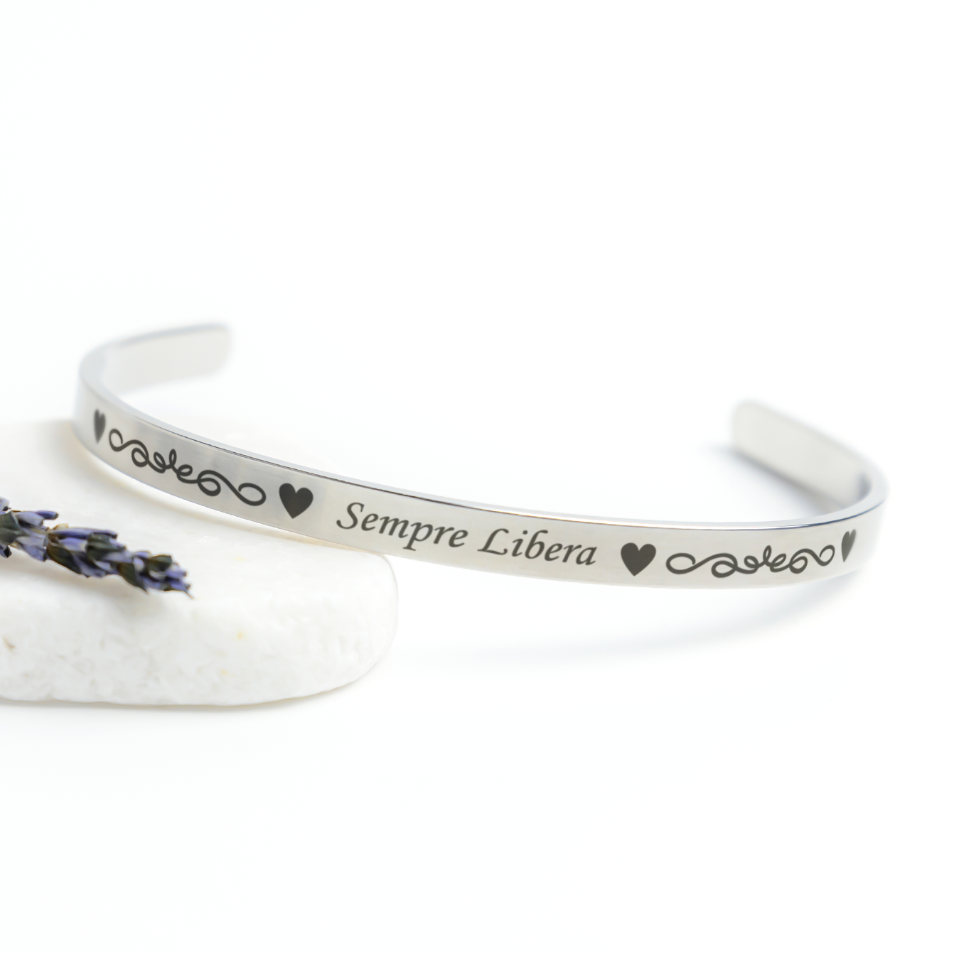 La_Traviata_Sempre_Libera_Cuff_Bracelet_Silver_Lifestyle_03_Mockup.png