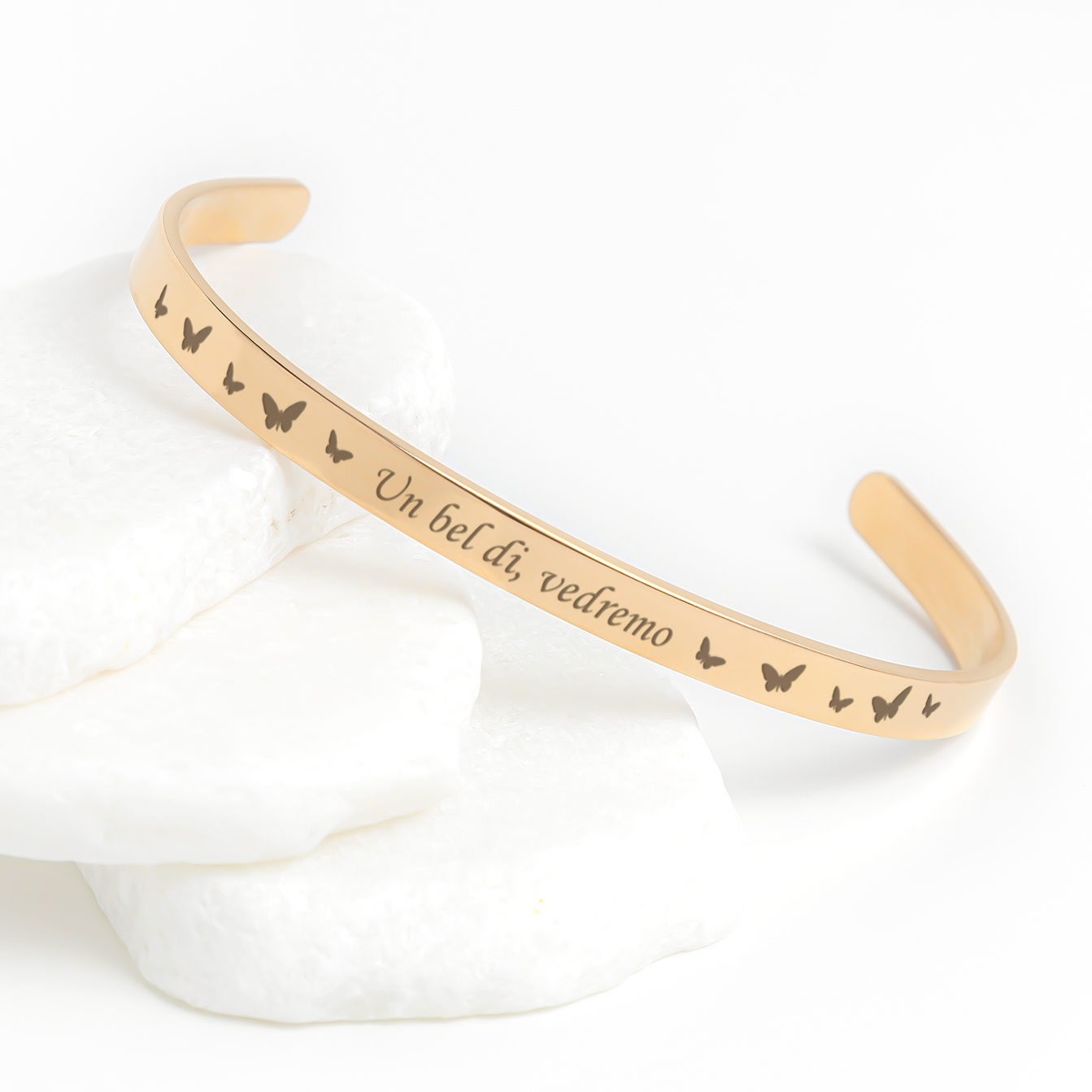 Madama_Butterfly_Un_Bel_Di_Bracelet_Rose_Gold_Lifestyle_02_Mockup.png